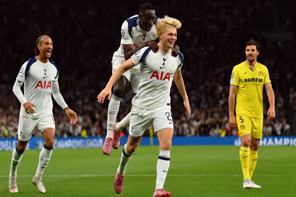 Tottenham vs Villarreal : Spurs merayakan gol bunuh diri Villarreal di Stadion Tottenham dalam pertandingan Champions League.
