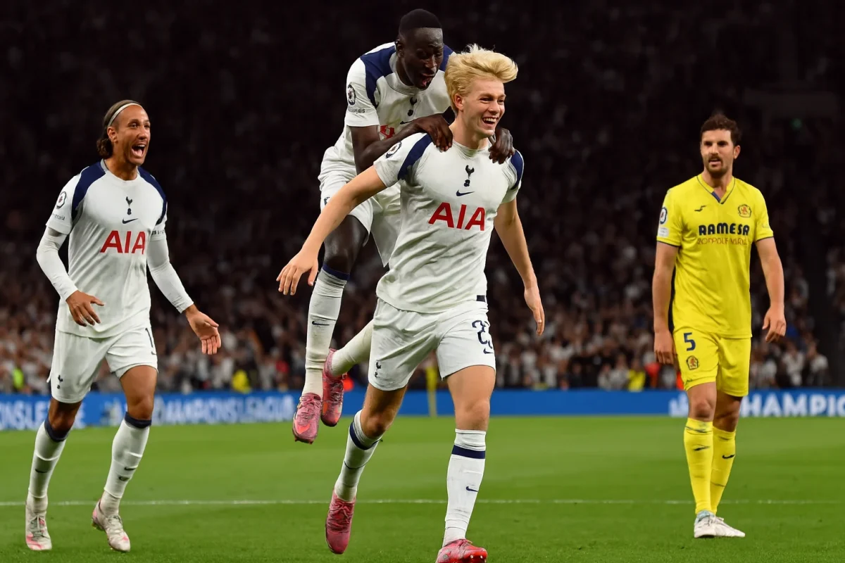 Tottenham vs Villarreal : Spurs merayakan gol bunuh diri Villarreal di Stadion Tottenham dalam pertandingan Champions League.